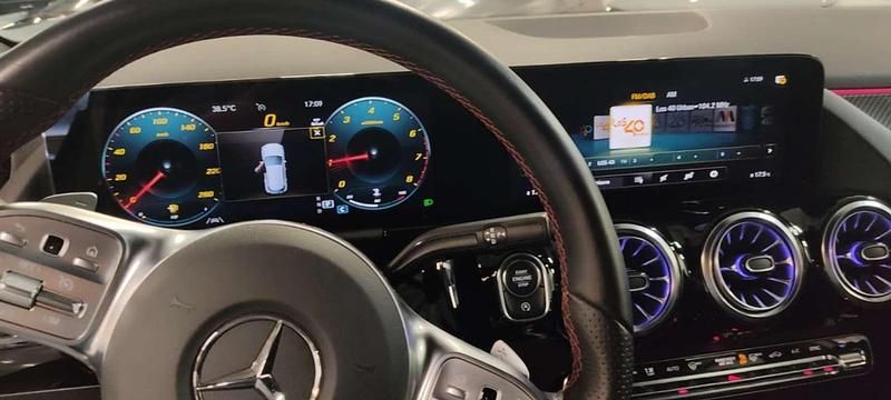 Usado Mercedes GLA200 163 CV (119 kW) 2023 Blanco SUV