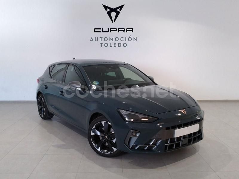 Azul Nuevo 2025 Cupra Leon Berlina | 31.000 € (Precio justo) - Imagen 1/4