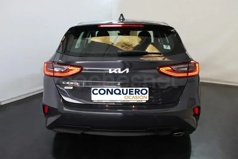 Usado Kia Ceed 136 CV (100 kW) 2024 Gris / plata Utilitario