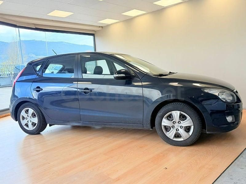 Usado Hyundai i30 Comfort 109 CV (80 kW) 2010 Negro Berlina
