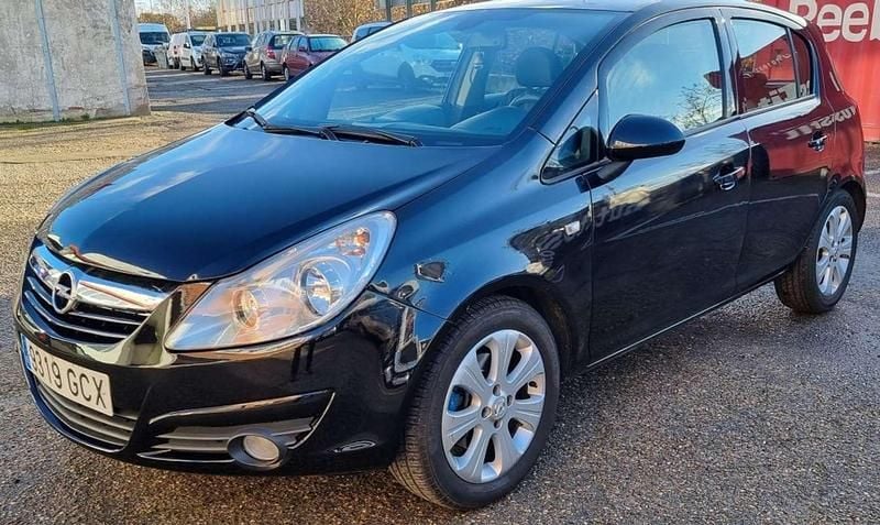 Negro Usado 2008 Opel Corsa Cosmo Utilitario | 4200 € (Un poco caro) - Imagen 1/4