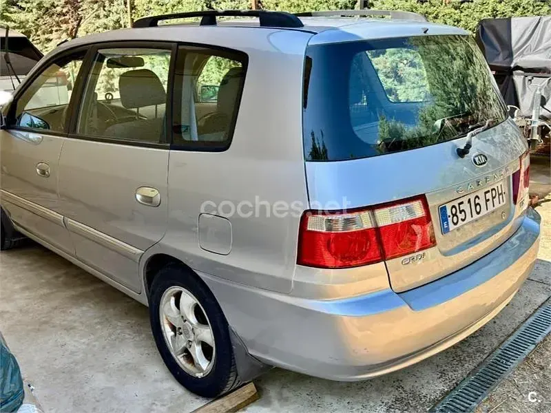 Usado Kia Carens EX 140 CV (102 kW) 2007 Gris / plata Monovolumen