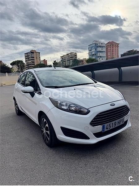 Usado Ford Fiesta Trend 82 CV (60 kW) 2013 Blanco Utilitario
