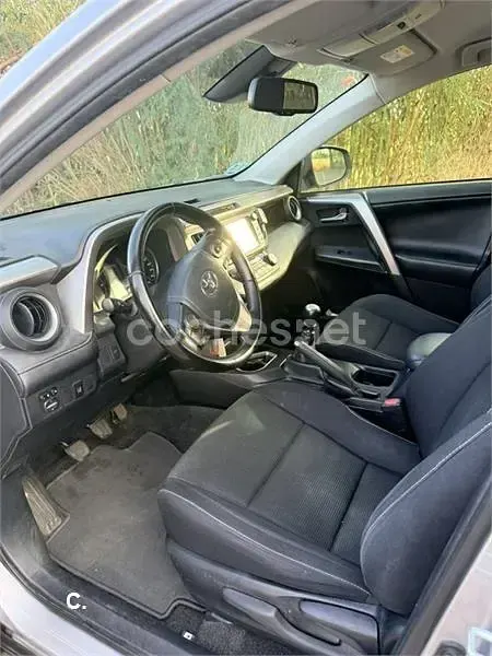 Usado Toyota RAV4 Advance 143 CV (105 kW) 2017 Gris / plata SUV