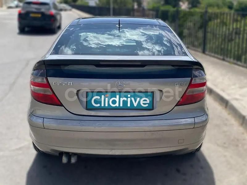 Usado Mercedes C220 170 CV (125 kW) 2006 Gris / plata Berlina