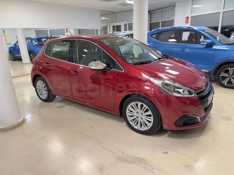 Usado Peugeot 208 Active 82 CV (60 kW) 2018 Granate Utilitario