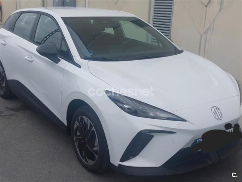 Käytetty MG MG4 EV 125 kW (170 HP) 2023 Eléctrico Viistoperä