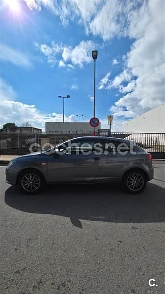 Usado Seat Ibiza SC I-Tech 90 CV (66 kW) 2015 Gris / plata Utilitario