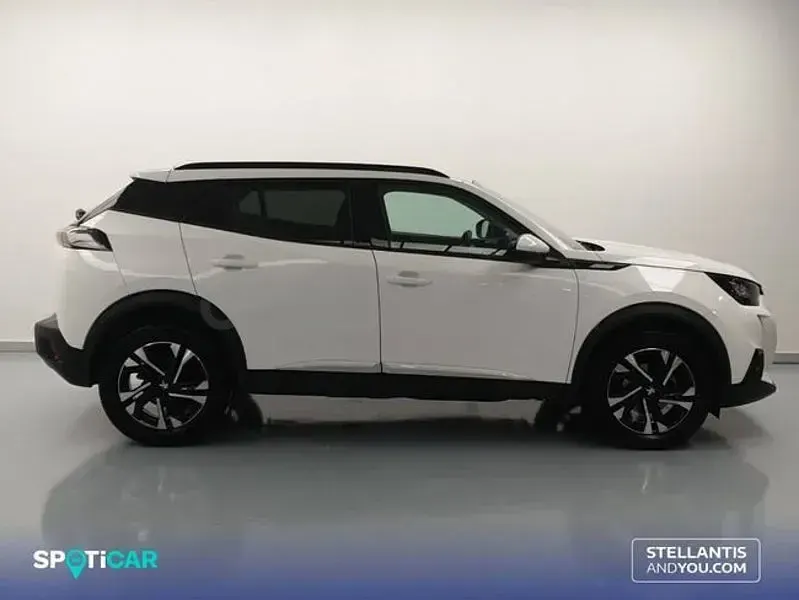 Usado Peugeot 2008 Allure 100 CV (73 kW) 2022 Blanco SUV