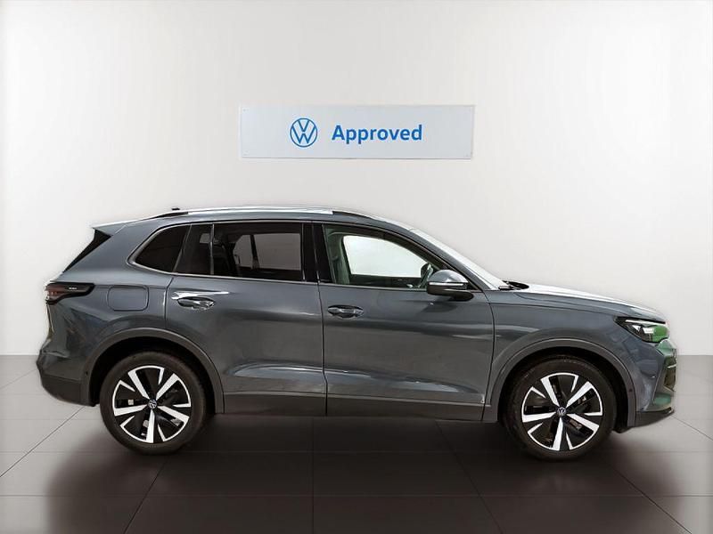 Usado VW Tiguan Life 150 CV (110 kW) 2024 Gris SUV