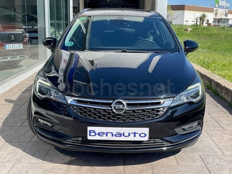 Usado Opel Astra Ultimate 145 CV (106 kW) 2021 Negro Familiar