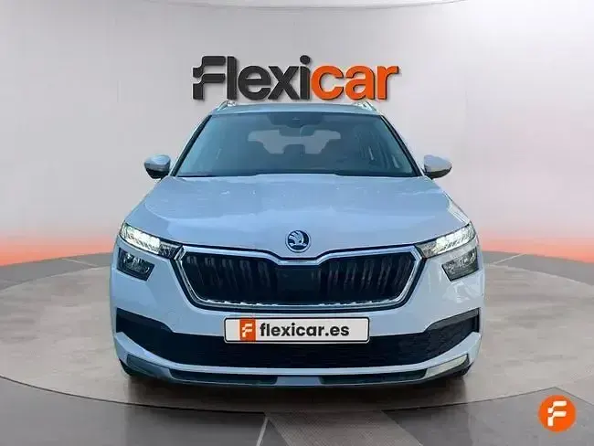 Usado Skoda Kamiq Ambition 110 CV (80 kW) 2021 Blanco SUV