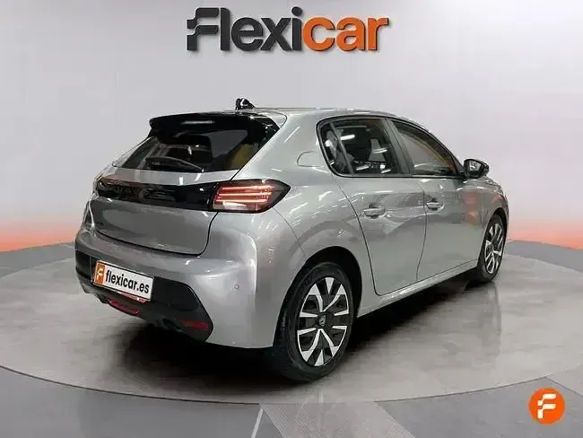 Usado Peugeot 208 Allure 100 CV (73 kW) 2024 Gris Utilitario