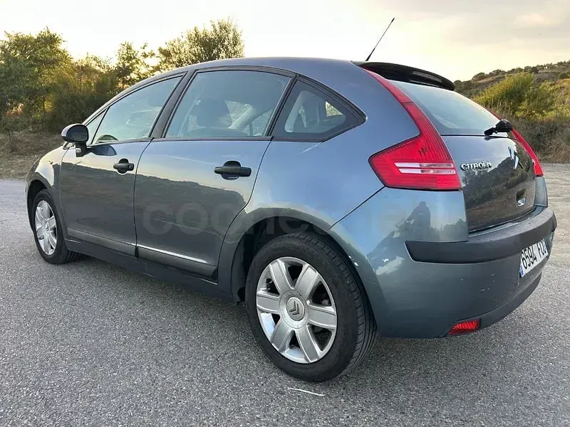 Usado Citroën C4 92 CV (67 kW) 2006 Gris / plata Berlina