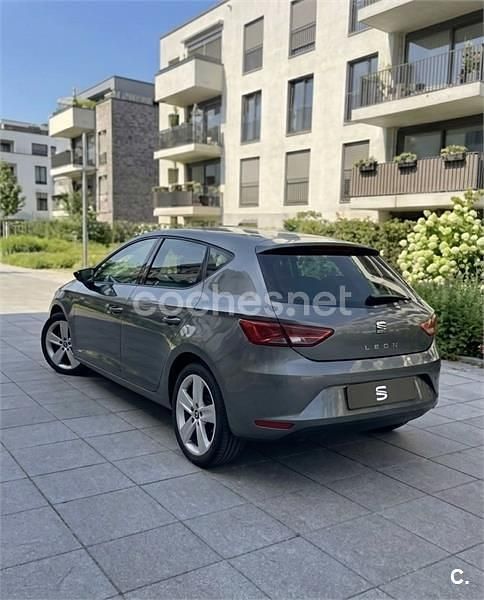 Usado Seat Leon Ecomotive 105 CV (77 kW) 2014 Gris / plata Berlina