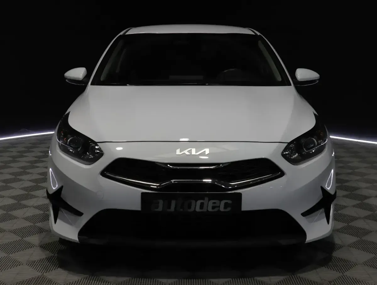 Usado Kia Ceed 100 CV (73 kW) 2024 Blanco Utilitario