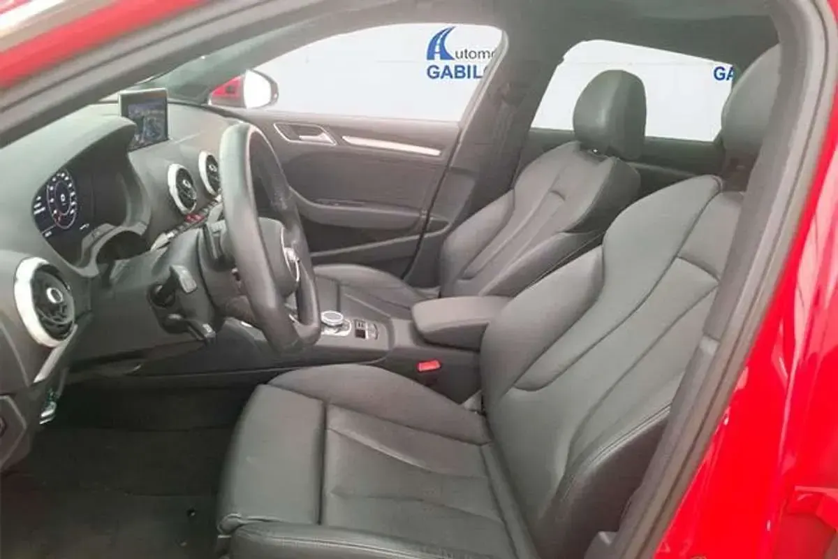 Usado Audi A3 Sportback Design 150 CV (110 kW) 2019 Rojo Utilitario
