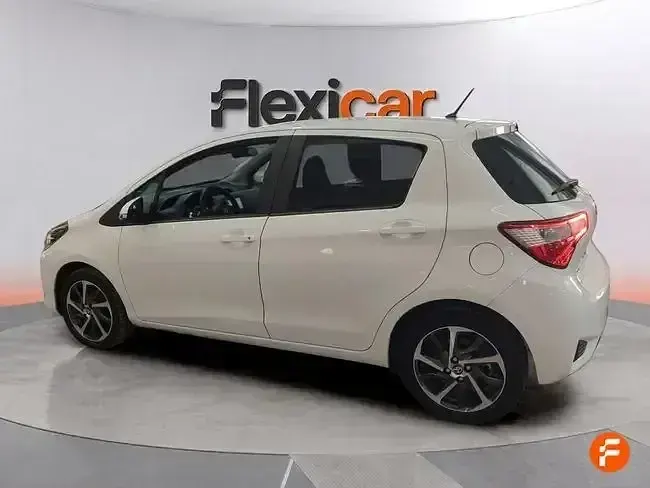Usado Toyota Yaris Active 111 CV (81 kW) 2020 Blanco