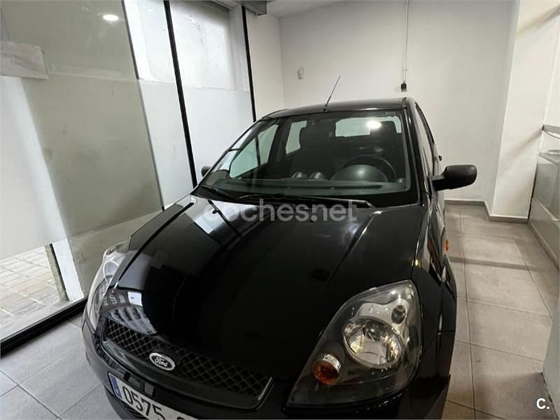Usado Ford Fiesta Ambiente 68 CV (50 kW) 2008 Negro Utilitario
