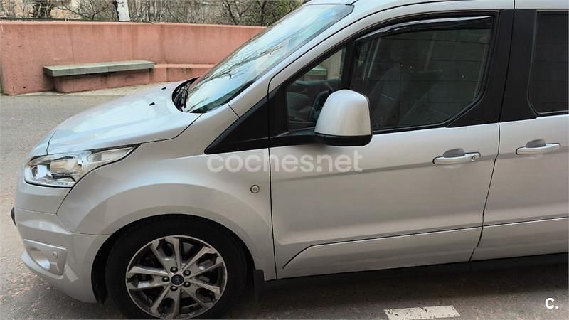 Usado Ford Grand Tourneo Connect Titanium 120 CV (88 kW) 2018 Gris / plata Monovolumen