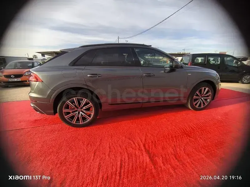 Usado Audi Q8 Black Edition 286 CV (210 kW) 2020 Gris / plata SUV
