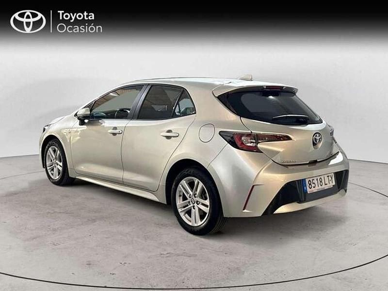Usado Toyota Corolla Active 122 CV (89 kW) 2021 Plateado Berlina