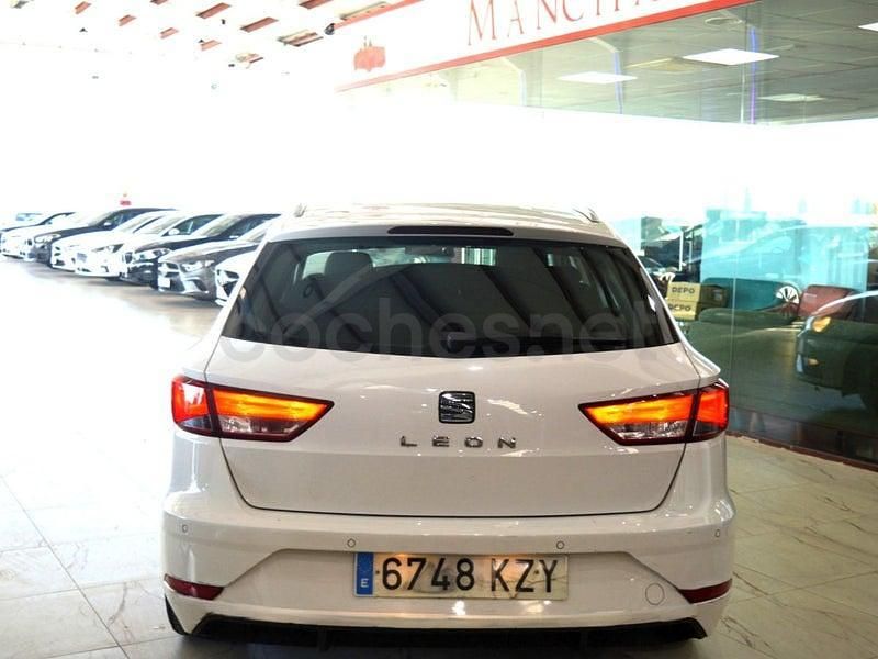 Usado Seat Leon Style 115 CV (84 kW) 2019 Blanco Berlina