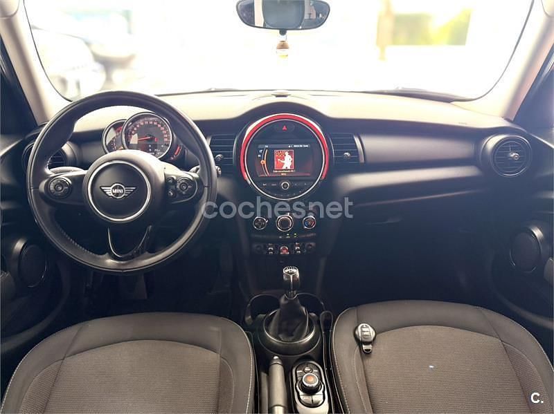 Usado Mini ONE 102 CV (75 kW) 2018 Rojo Utilitario