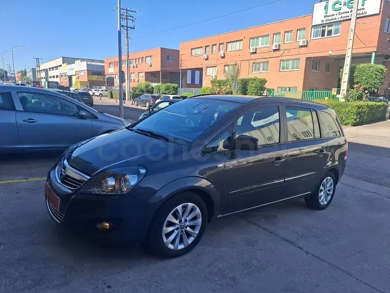 Usado Opel Zafira Family 110 CV (80 kW) 2014 Gris / plata Monovolumen