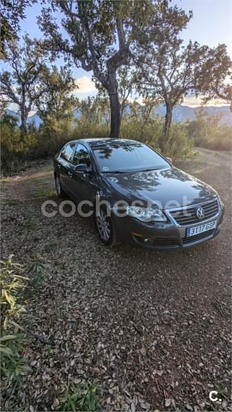 Usado VW Passat Edition 110 CV (80 kW) 2009 Gris / plata Berlina