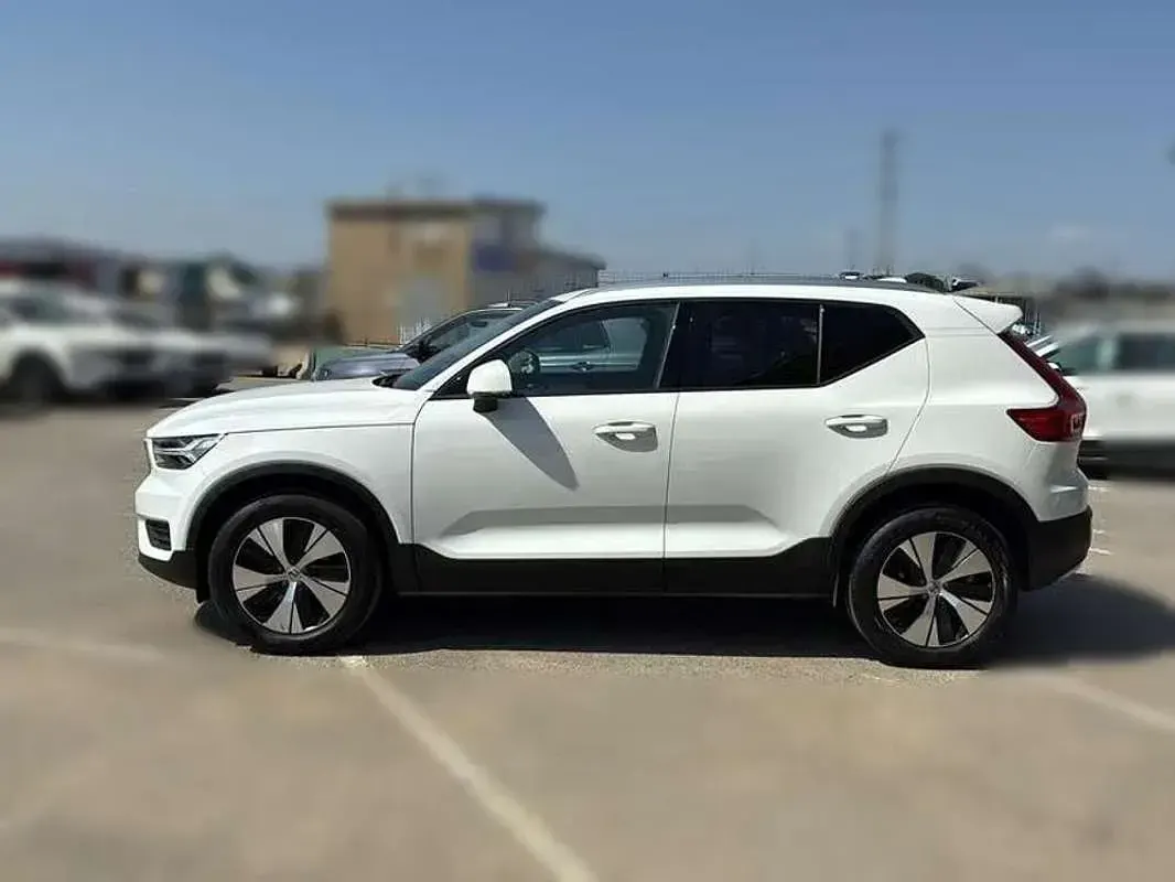 Usado Volvo XC40 Momentum 129 CV (94 kW) 2022 Blanco SUV