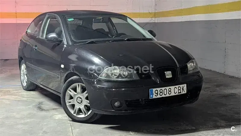 Usado Seat Ibiza Stella 100 CV (73 kW) 2003 Negro Utilitario