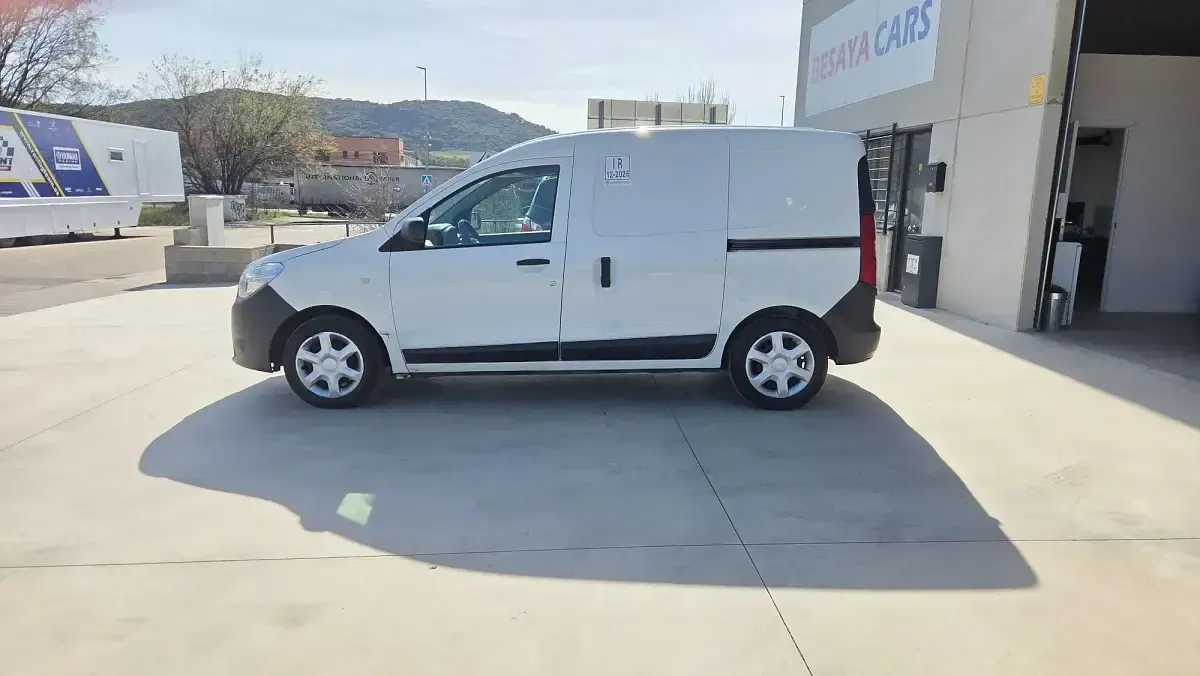 Usado Dacia Dokker Essentiel 107 CV (78 kW) 2020 Blanco Monovolumen