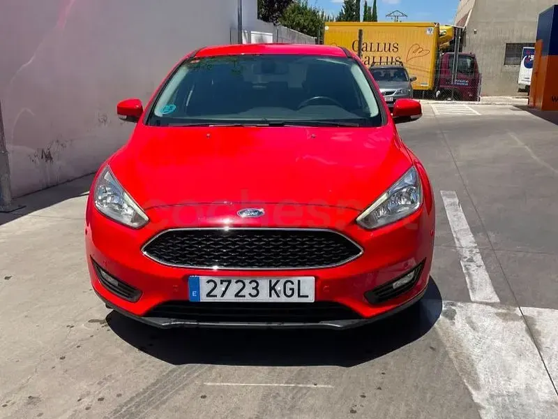 Usado Ford Focus ST-Line 125 CV (91 kW) 2018 Rojo Berlina