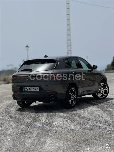 Usado Alfa Romeo Tonale Veloce 280 CV (205 kW) 2023 Gris / plata SUV