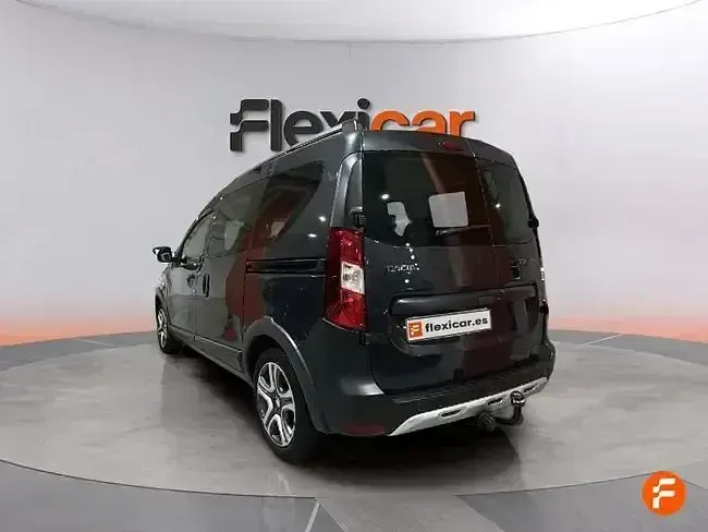 Usado Dacia Dokker Essentiel 131 CV (96 kW) 2019 Gris Monovolumen