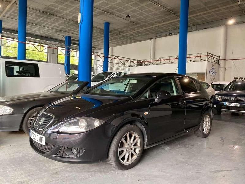Usado Seat Leon Ecomotive 105 CV (77 kW) 2009 Negro Utilitario