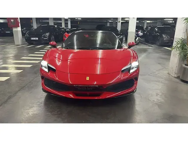 Usado Ferrari 296 830 CV (610 kW) 2024 Rojo Coupe
