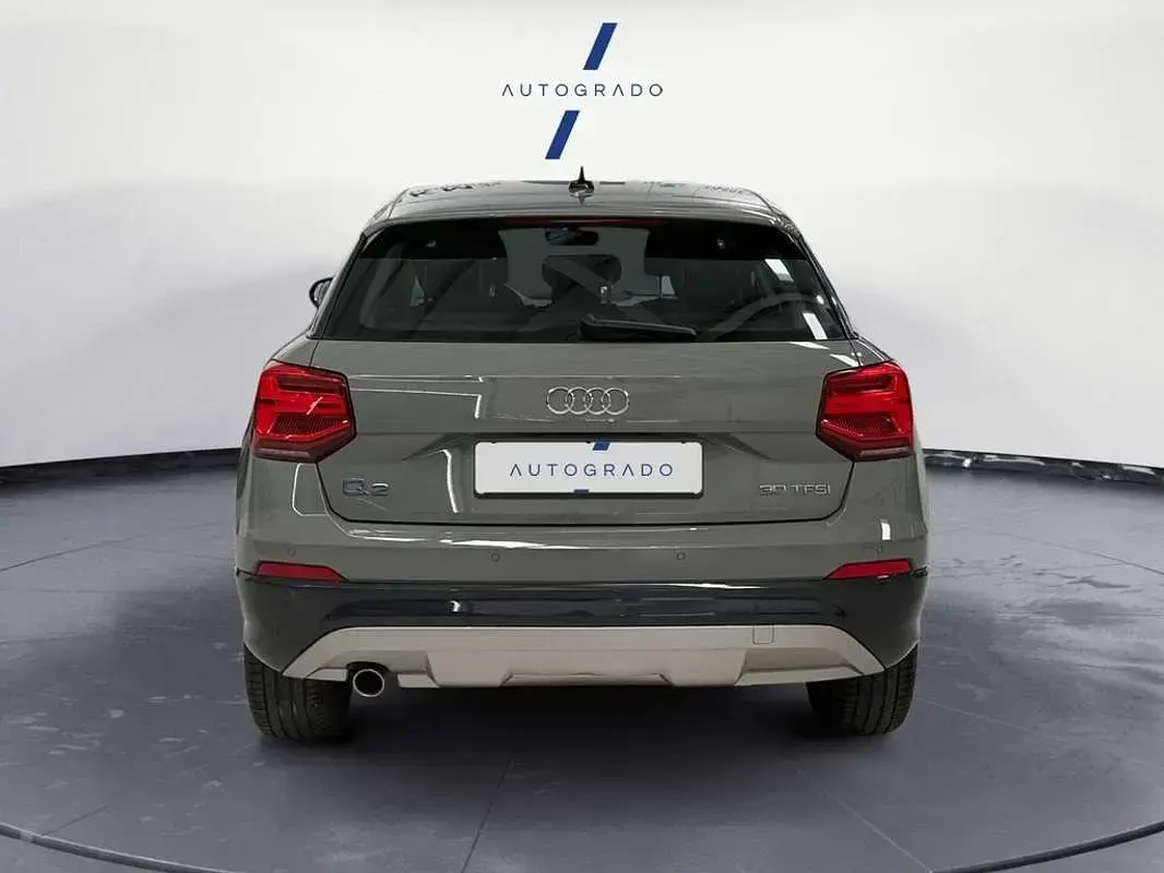 Usado Audi Q2 Design 116 CV (85 kW) 2019 Gris SUV