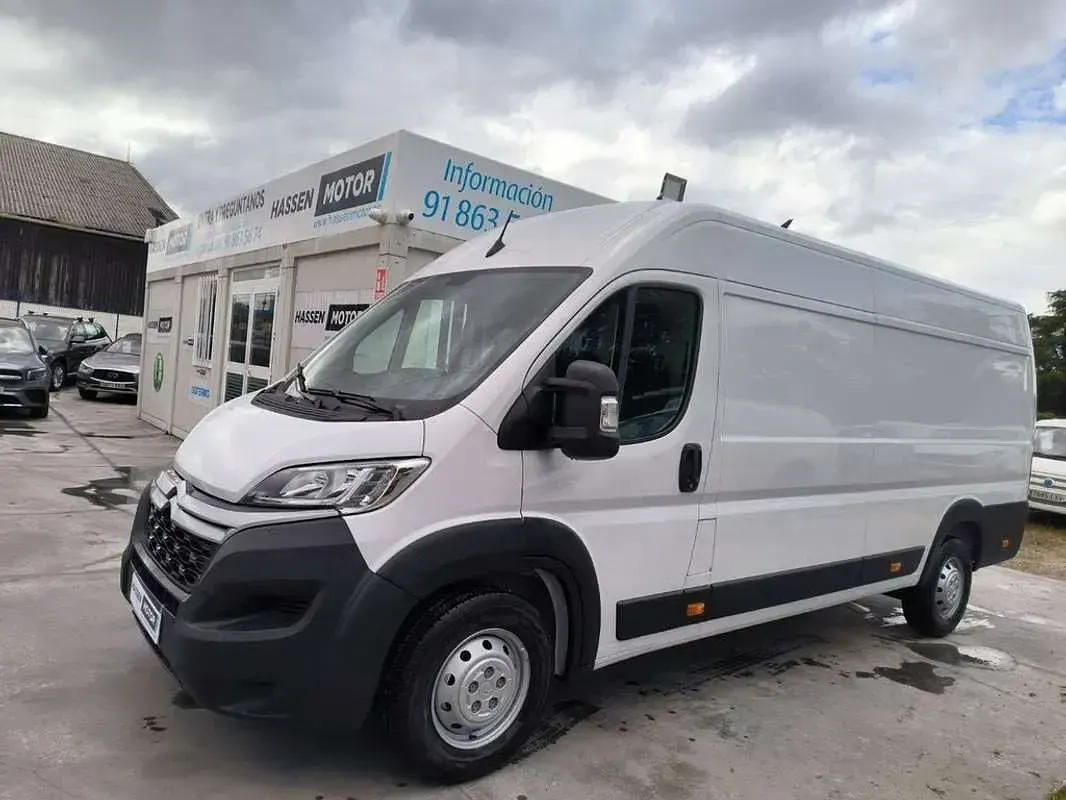 Usado Citroën Jumper 139 CV (102 kW) 2024 Blanco Monovolumen
