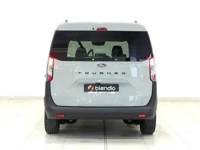 Usado Ford Tourneo Courier Titanium 125 CV (91 kW) 2024 Gris Monovolumen