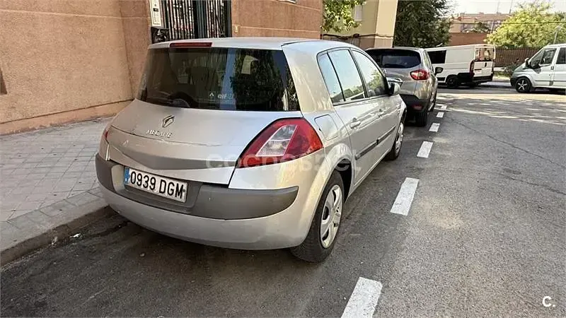 Usado Renault Mégane II Authentique 115 CV (84 kW) 2005 Gris / plata Berlina