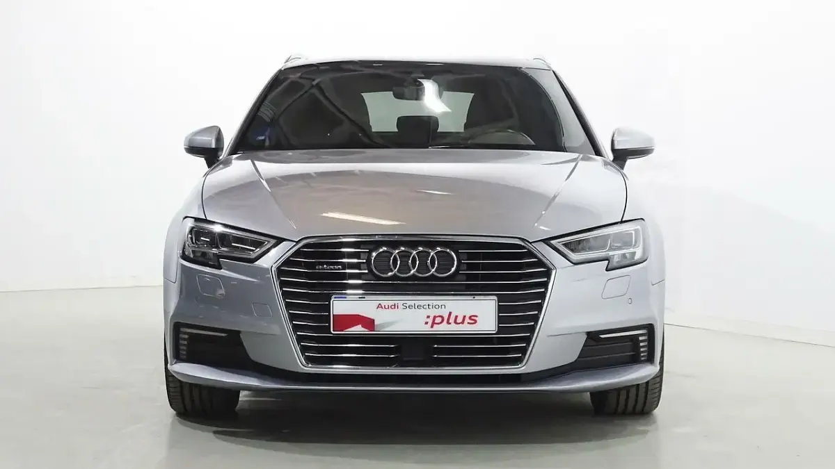 Usado Audi A3 Sportback e-tron Sport 204 CV (150 kW) 2018 Gris plata Utilitario