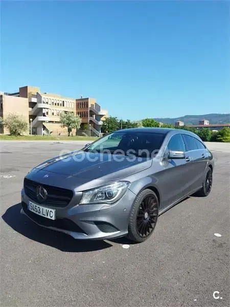 Usado Mercedes CLA220 Shooting Brake 177 CV (130 kW) 2015 Gris / plata Familiar