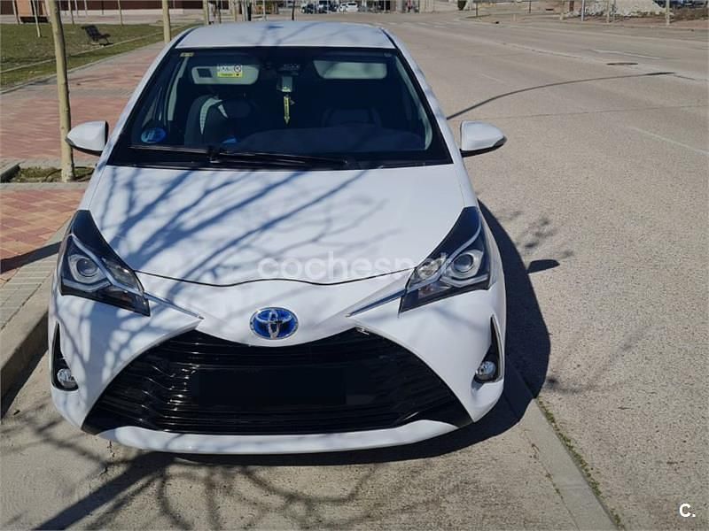 Usado Toyota Yaris Hybrid Active 100 CV (73 kW) 2018 Blanco Berlina