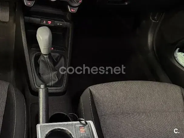 Usado Kia Stonic 120 CV (88 kW) 2018 Gris / plata SUV