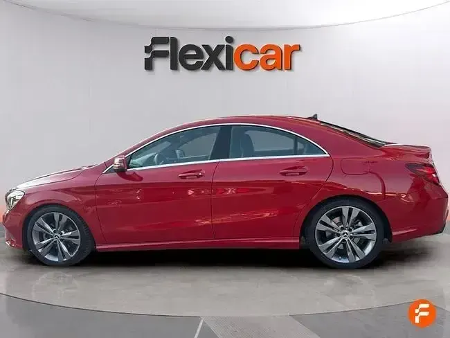 Usado Mercedes CLA180 122 CV (89 kW) 2017 Rojo Berlina