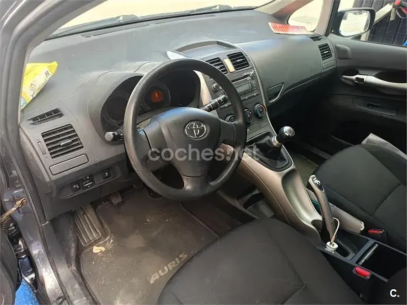 Usado Toyota Auris 97 CV (71 kW) 2007 Gris / plata Utilitario