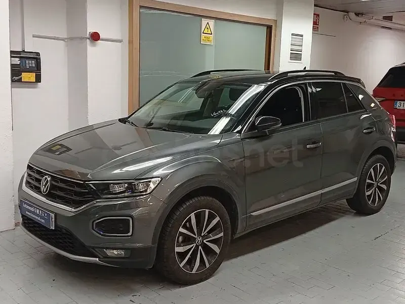 Usado VW T-Roc Advance 110 CV (80 kW) 2021 Gris / plata SUV