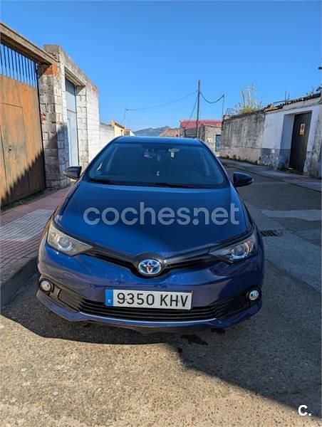Usado Toyota Auris Hybrid Edition 136 CV (100 kW) 2018 Azul Berlina